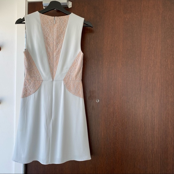 Pale blue lace dress BCBG (02) - Picture 6 of 10